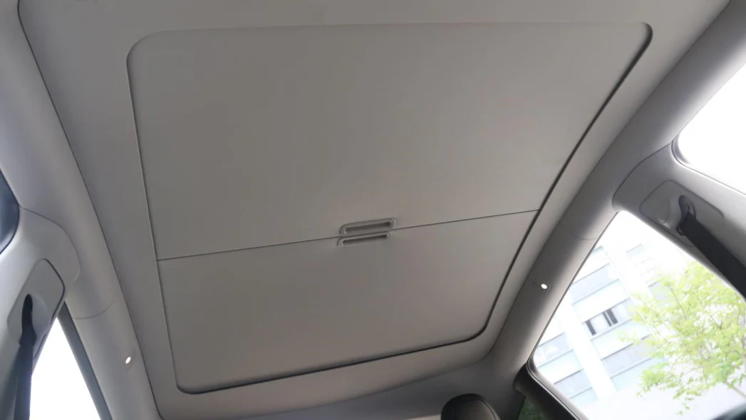 Tesla Model Y Sonnenschutz mit Schiebefunktion - Image 4