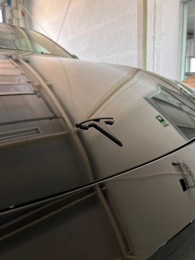 Tesla Logo/Emblem Motorhaube und Kofferraumdeckel Model Y - Image 8
